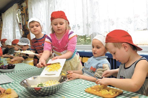 Pięciolatki z Przedszkola nr 20 w Koszalinie - kto wie, może będą mogły o rok wcześniej rozpocząć naukę w szkole?