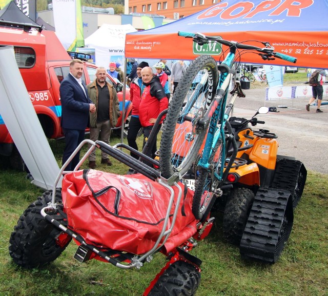 Dzięki przyczepie ratownicy GOPR zwiozą ze szlaku nie tylko rannego rowerzystę, ale także jego rower.Zobacz kolejne zdjęcia. Przesuwaj zdjęcia w prawo - naciśnij strzałkę lub przycisk NASTĘPNE