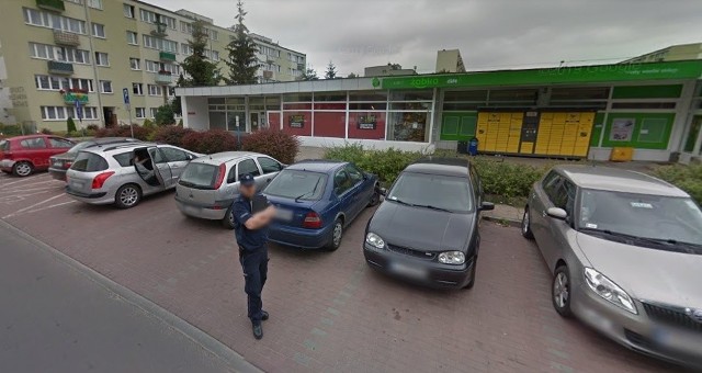 Bydgoskie Przedmieście to jedno z najstarszych i najpopularniejszych dzielnic Torunia. Na jego ulicach i ścieżkach nieraz gościła kamera Google Street View, która uchwyciła mieszkańców w różnych, codziennych sytuacjach. Zobaczcie, co robili podczas spotkania z pojazdem Google. Może rozpoznasz kogoś ze znajomych! WIĘCEJ ZDJĘĆ NA KOLEJNYCH STRONACH >>>>>ZOBACZ TAKŻE:Perełki z kamer Google Street View w Kujawsko-PomorskiemToruń na zdjęciach Google Street View. Zobacz, jak prezentuje się Rubinkowo i Na SkarpieTorunianie przyłapani na zdjęciach Google Street View. Co robią mieszkańcy Torunia? Sprawdź, czy Ciebie też złapała kamera!