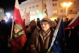 Manifestacja KOD na placu Wolności w Opolu 