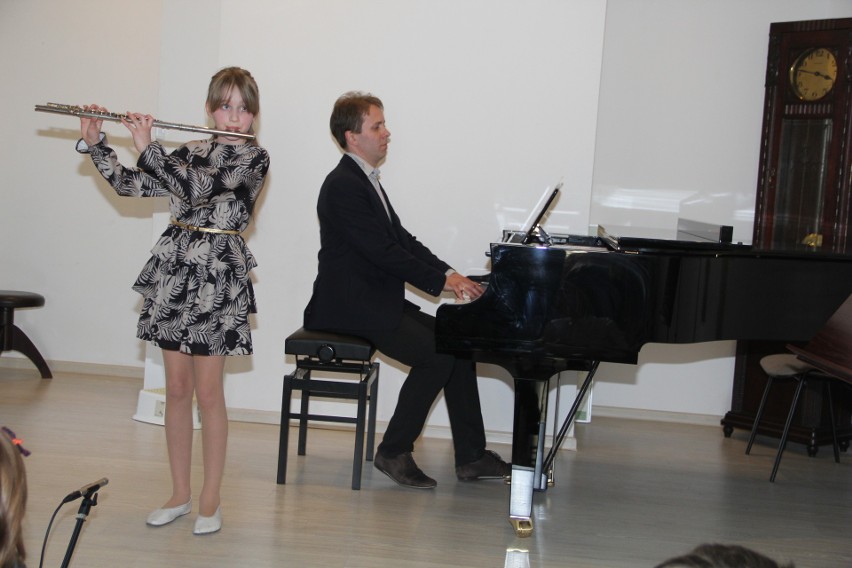 Uczniowie Państwowej Szkoły Muzycznej I stopnia w Brzezinach wystąpili na wiosennym koncercie