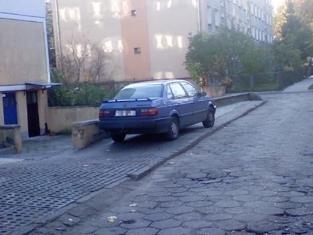 Każdy parkuje, jak mu wygodniej. Czy to tylko polski obyczaj?