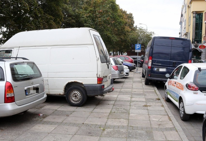 Problem z parkowaniem na Podzamczu