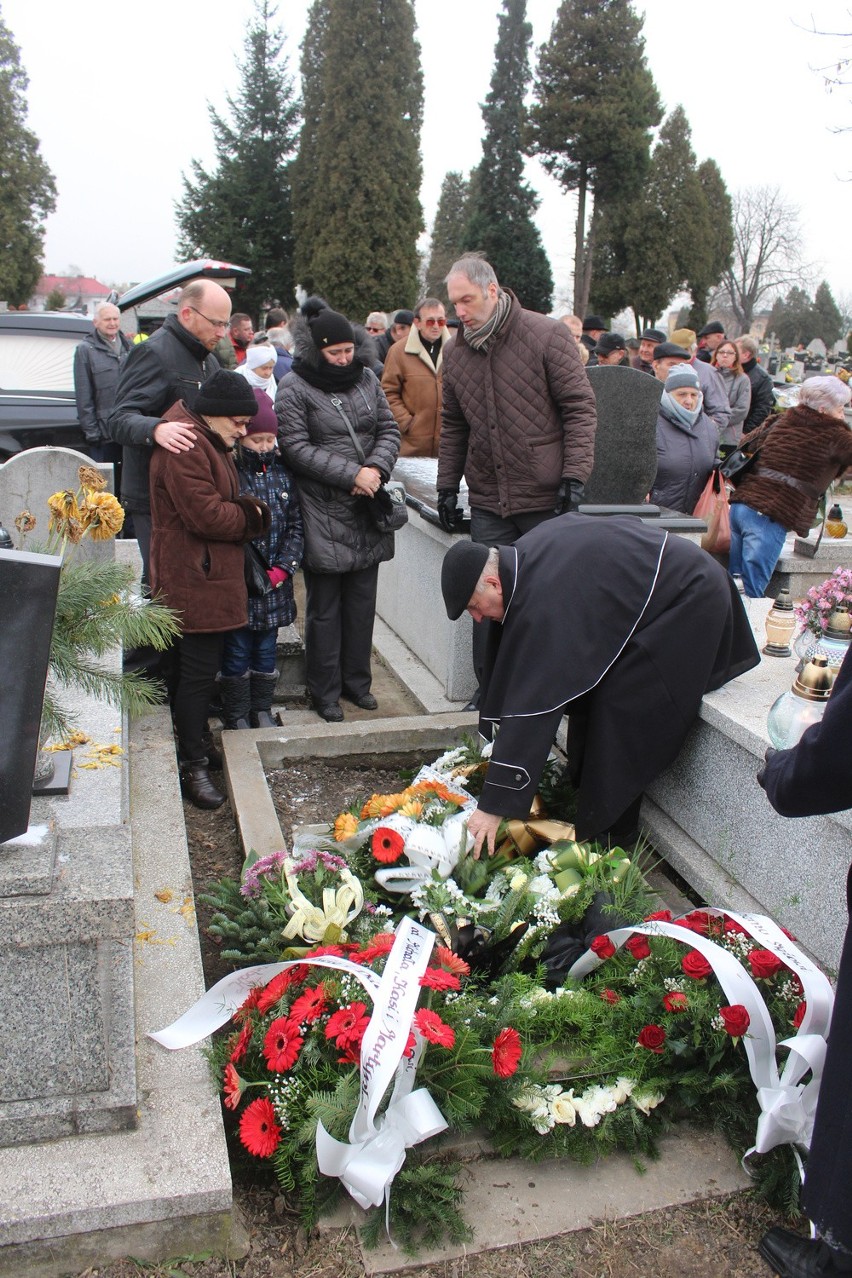 Pogrzeb Jacka Tomeczka odbył się wczoraj w Dąbrowie...