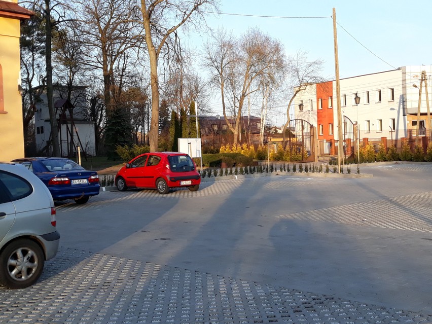 Parking przy kościele w Łodzi. Miejsce postojowe za modlitwę. Niezwykłe „opłaty” za parking przy kościele [ZDJĘCIA]