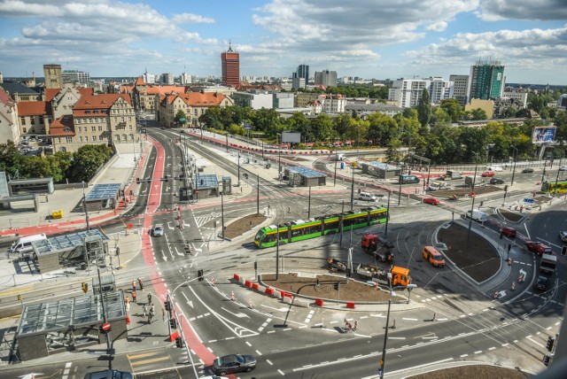 Kierowcy, rowerzyści i piesi wciąż mają problemy z prawidłową komunikacją na rondzie Kaponiera