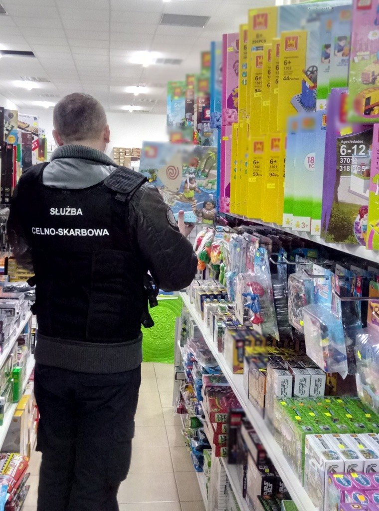 - Funkcjonariusze z Podlaskiego Urzędu Celno–Skarbowego w...