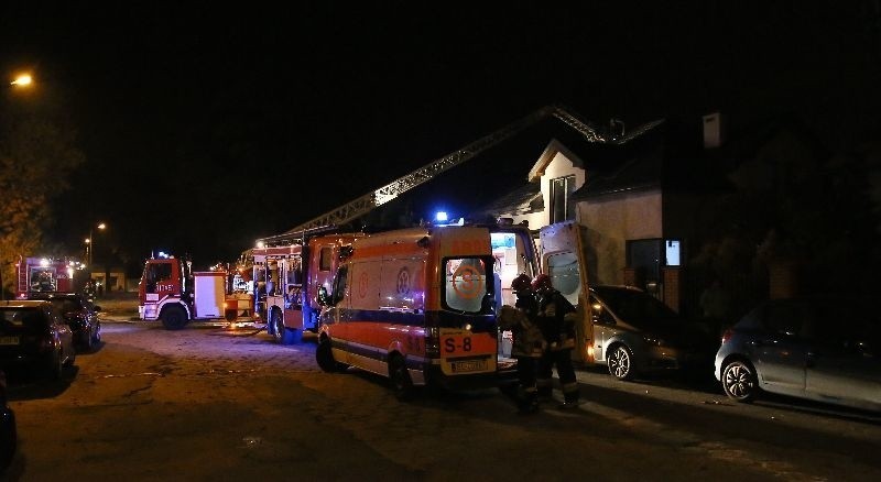 Groźny pożar na ul. Czołgistów! Płonął dom jednorodzinny! Jedna osoba ranna [ZDJĘCIA, FILM]