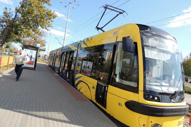 Powstanie linii tramwajowej na osiedle Jar to perspektywa najbliższych 2-3 lat. Według najnowszych informacji budowa nowych odcinków w kierunku Jaru rozpocznie się nie wcześniej niż na początku 2020 r. Miasto ogłosiło niedawno także przetarg w sprawie opracowania projektu końcowej trasy linii tramwajowej na Jar.