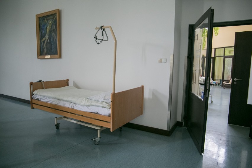 Krakowskie hospicjum alarmuje. Coraz mniej osób chce pomagać chorym u kresu ich życia