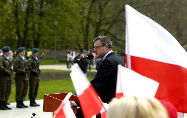Święto Flagi w SzczecinieDziś obchodzimy Dzień Flagi Rzeczpospolitej Polskiej. Z tej okazji w całym mieście można podziwiać biało-czerwone flagi narodowe.