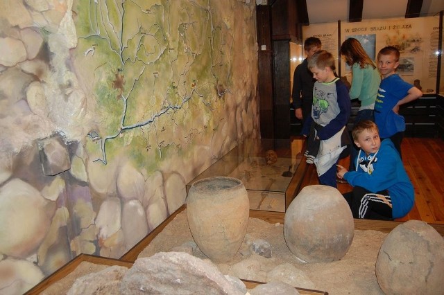 Oprócz wystaw czasowych w muzeum obejrzeć można także stałą wystawę o dziejach Ziemi Nakielskiej.