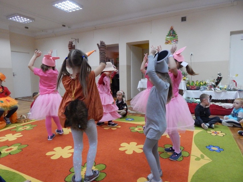 W Przysusze w przedszkolu odbył się spektakl teatralny z udziałem dzieci