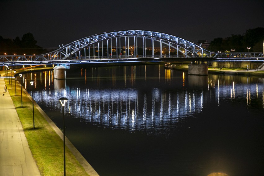 Kraków. Most Piłsudskiego efektownie rozbłysnął! Tak wygląda nowa iluminacja [ZDJĘCIA]