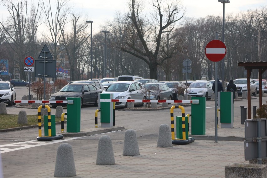 Parking przy Wrocławskim Parku Wodnym jest za mały w...