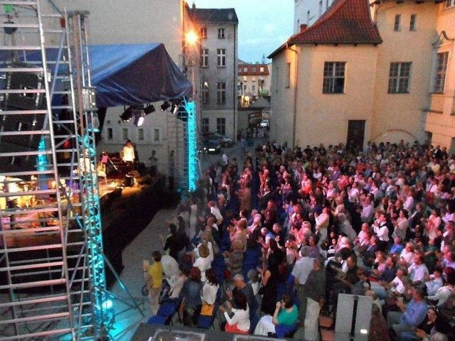 Publiczność na stojąco oklaskiwała występ Anny Marii Jopek i zespołu Kroke z Krakowa.