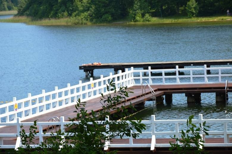 Kajaki i rowerki nad bytowskim Jeleniem. Są też ratownicy....