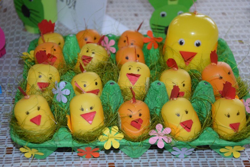 "Wielkanocne tradycje" w Albigowej. Koła gospodyń wiejskich przywiozły najsmaczniejsze ciasta pachnące orzechami i tradycyjne pisanki