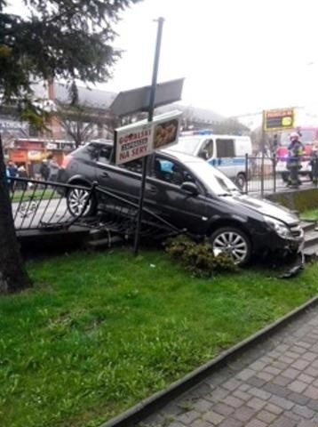 Wypadek w Ustroniu: pijany kierowca potrącił dwie osoby 