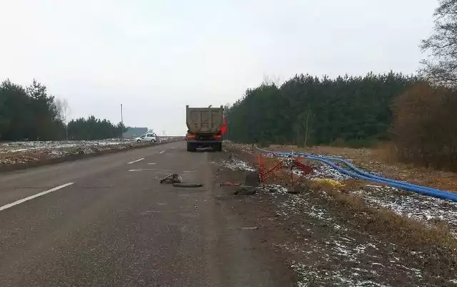 Turośń Dolna. Wypadek śmiertelny na drodze do Łap. Kierowca ciężarówki iveco potrącił rowerzystę