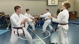 Mężczyźni, starsi i młodsi, dbajcie o swoje zdrowie, czyli akcja Bądź jak Mistrz Karate – bierz RAKA na klatę! Movember w Zielonej Górze