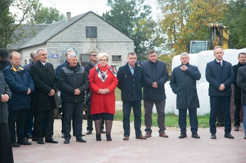 Okazją do wręczenia czeków było otwarcie nowego odcinka...