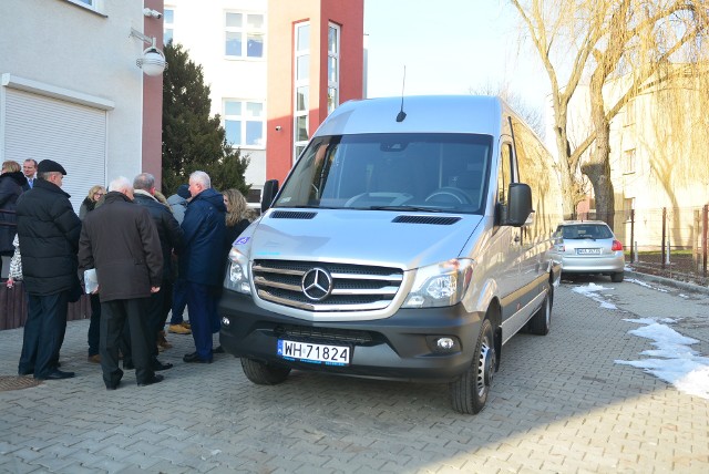 Ośrodek w Radomiu zyskał nowy samochód dla potrzeb dzieci.