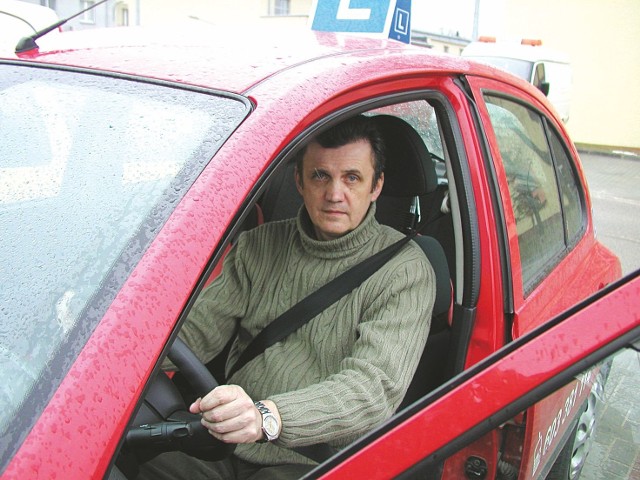 Pasy nie mogą być zapięte zbyt luźno - mówi Tadeusz Suchocki z OSK Auto Lider