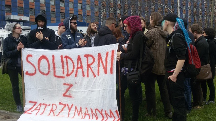 Pikieta anarchistów w Katowicach przed wjazdem do Śląskiej...