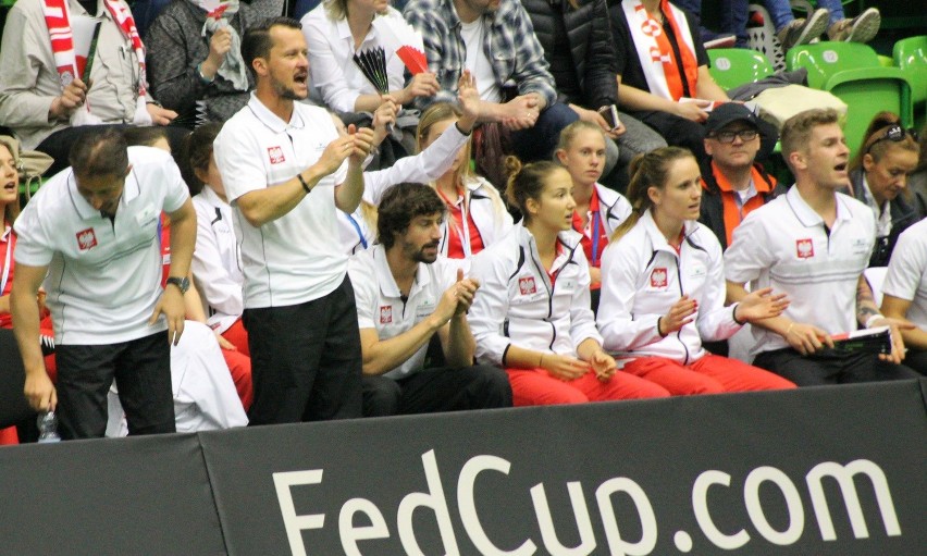 Na zdjęciu Rafał Chrzanowski (drugi od lewej), tenisistki...