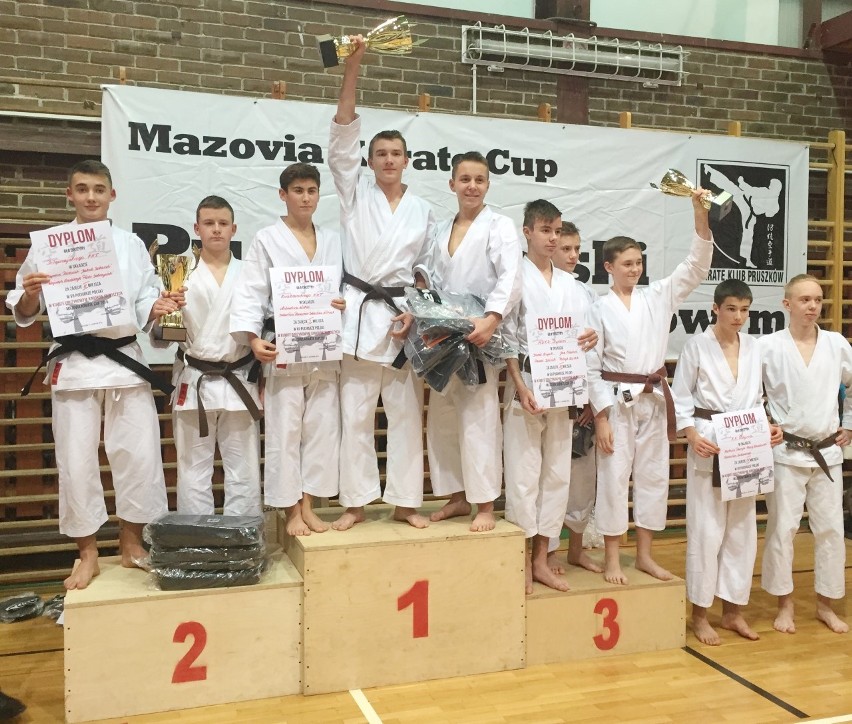 Krakowscy karatecy z dwoma złotymi medalami w Mazovia Cup