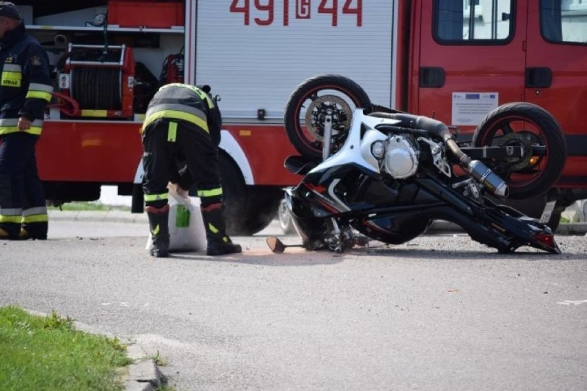 Zderzenie osobówki z motocyklem w Nowym Dworze gdańskim...