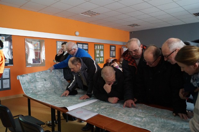 Mieszkańcy Przysuchy, Zbożenny i innych miejscowości, mogli przedyskutować na mapach korekty do jednego z wariantów przebiegu przyszłej trasy przez tereny gminy Przysucha.