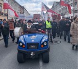 Manifestacja przeciwko paktowi migracyjnemu i ukrainizacji Polski. Na czele Janusz Korwin-Mikke