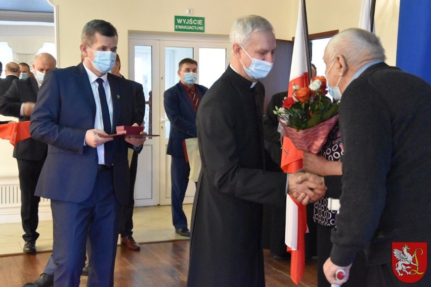 21 par z Podkarpacia świętowało jubileusz 50-lecia pożycia małżeńskiego, czyli tzw. "złote gody" [ZDJĘCIA]