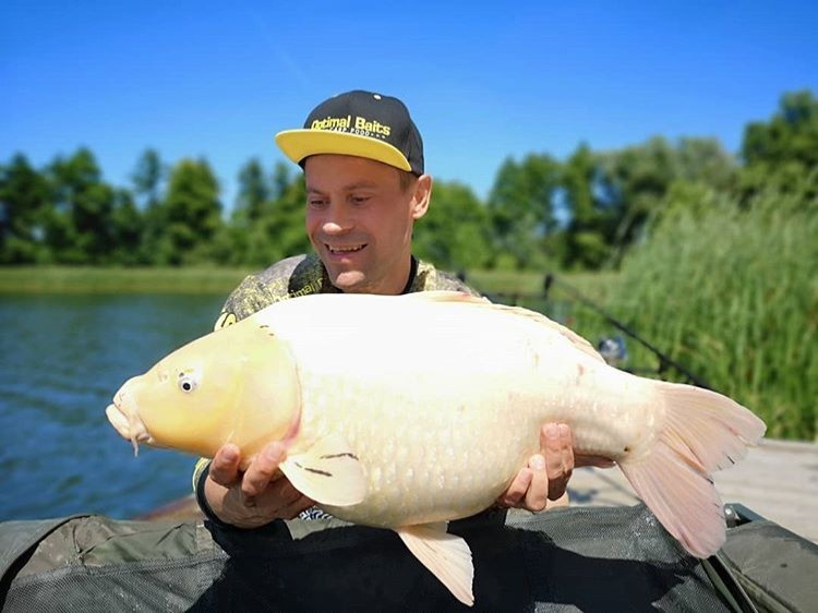 Proteinowe kulki na karpia jak kolorowe cukierki! Wędkowanie to wielka pasja Pawła. Tak się łowi taaaakie ryby! Galeria zdjęć z połowów