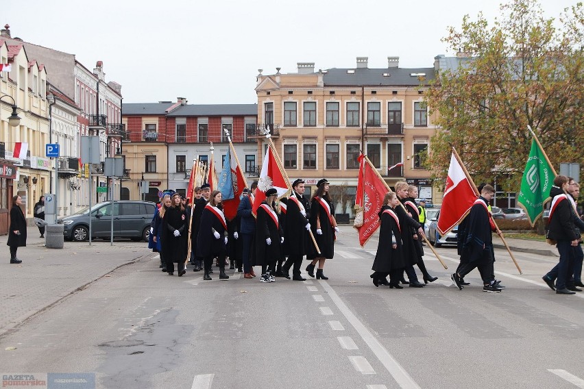 Święto Niepodległości 2022 we Włocławku - przemarsz z flagą [zdjęcia, wideo]
