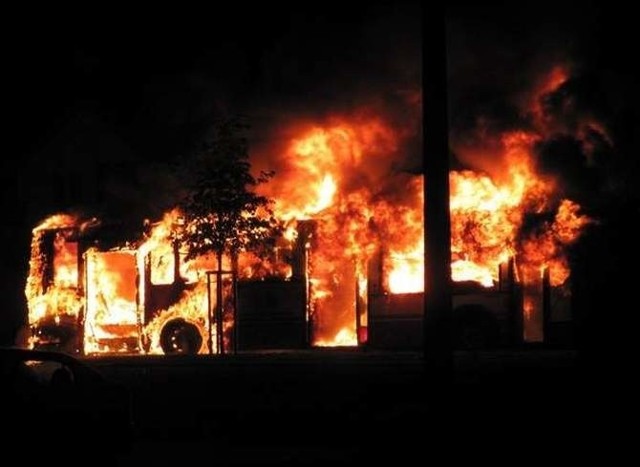 Autobus linii nr 17 spłonął na początku maja w alei Witosa w Opolu.