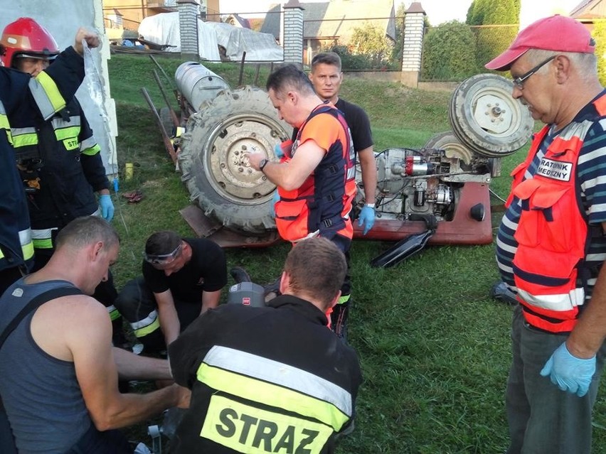 Trzebunia. Przygnieciony ciągnikiem mężczyzna żyje. Bez szybkiej i fachowej reanimacji prawdopodobnie nie miałby szans