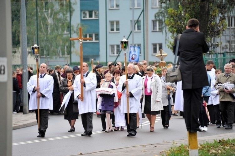 Wierni przeszli do sanktuarium Miłosierdzia Bożego.