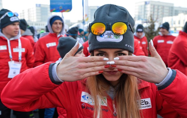 28. Zimowa Uniwersjada oficjalnie rozpoczęta! W ultranowoczesnej hali lodowej Ałmaty Arena zakończyła się ceremonia otwarcia studenckiego sportowego święta. Chorążym reprezentacji Polski był skoczek narciarski Jakub Kot, a w poniedziałek pierwsze starty naszych reprezentantów. Zobaczcie piękne zdjęcie z powitania Polaków i pierwszych treningów naszych sportowców. Transmisje z ich startów możecie śledzić przez cały dzień na antenie Eurosportu.