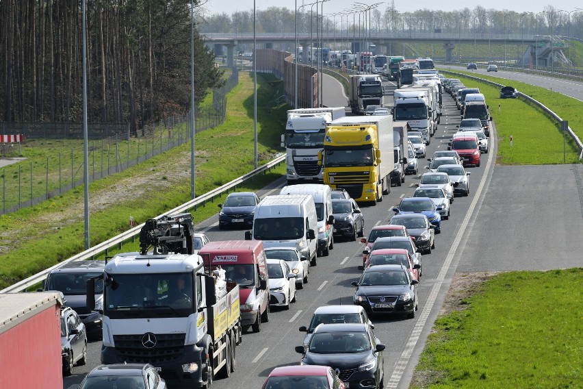 Wypadek na autostradzie A2 niedaleko Warszawy. Zginęła jedna osoba
