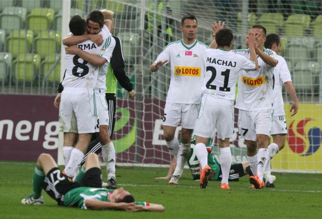 Tak piłkarze Lechii cieszyli się po wygraniu z Legią na PGE Arenie w 2012 roku