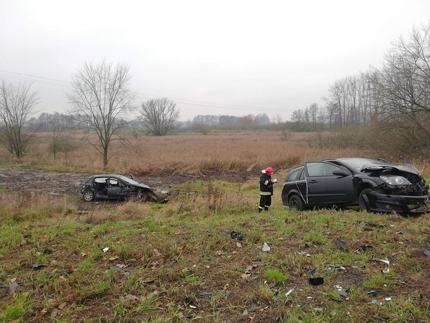 Trzy osoby zostały ranne w zderzeniu dwóch samochodów w...