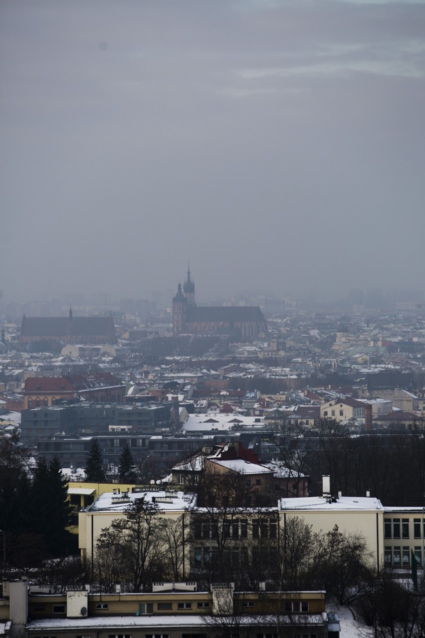 Smog nie odpuszcza Krakowowi. Bezpłatna komunikacja drugi dzień z rzędu