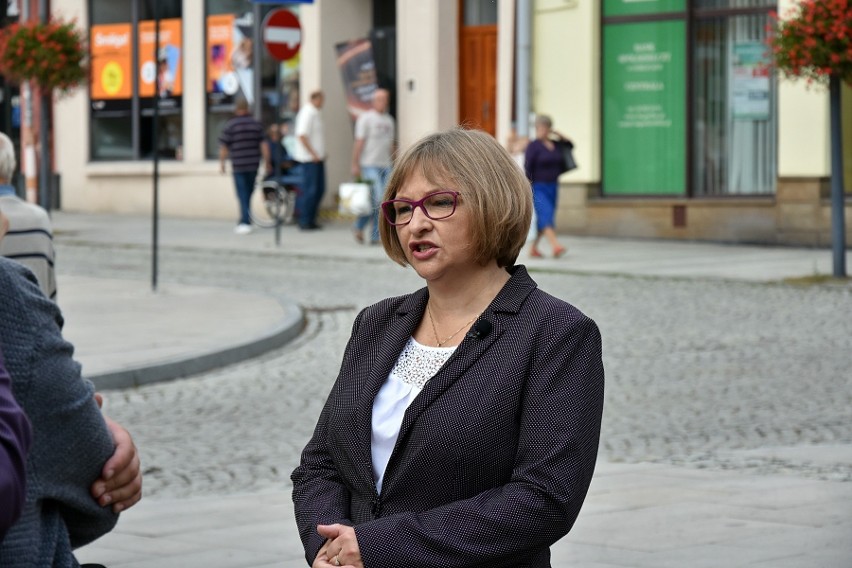 Wybory parlamentarne. Barbara Bartuś i Elżbieta Zielińska wspólnie zbierają podpisy poparcia dla swojej wyborczej listy