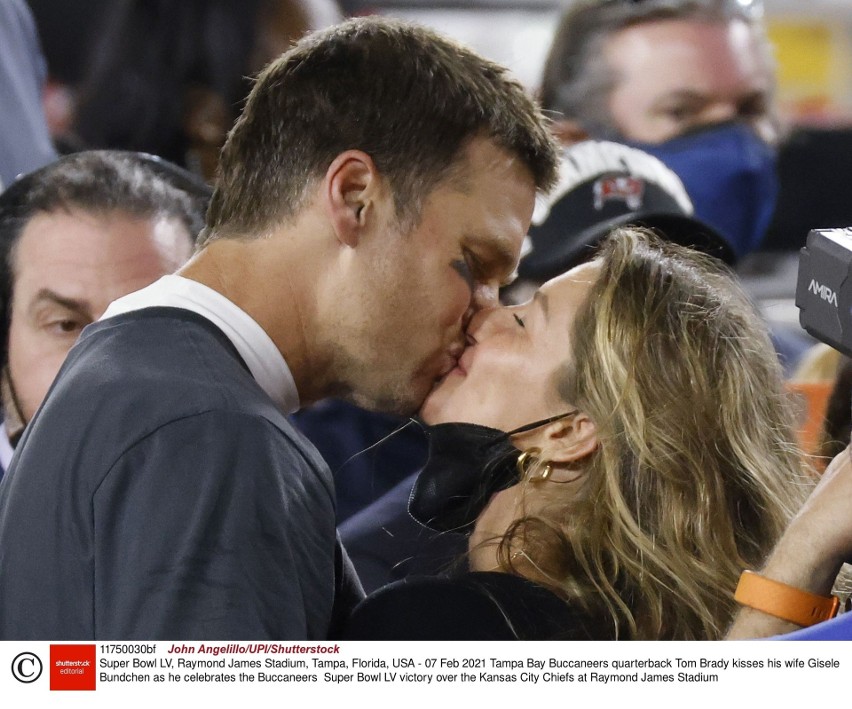 Super Bowl: Siódmy tutuł Toma Brady’ego. Ciacho, przykładny ojciec i mąż supermodelki Gisele Bundchen. Zobacz zdjęcia.