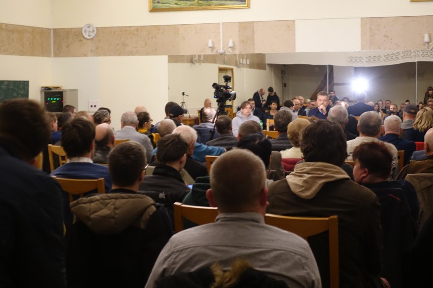 Lider Partii Razem Adrian Zandberg w Kielcach. Na spotkaniu z działaczami i sympatykami prezentował postulaty swojego ugrupowania   