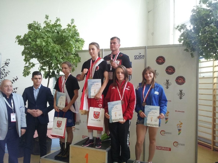 Srebrny i dwa brązowe medale świętokrzyskich pięściarek na Olimpiadzie Młodzieży