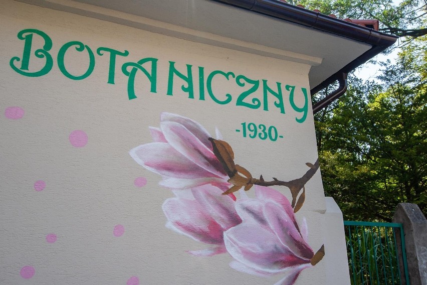 Mural na budynku Ogrodu Botanicznego UKW przy ul....